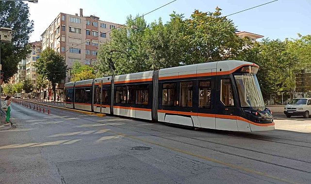Eskişehir'de tramvay hatlarındaki arıza seferlerin aksamasına neden oldu