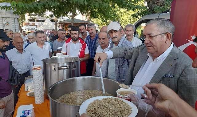 Faik Erdoğan Vakfı'ndan 3 günde 5 bin kişiye aşure ikramı