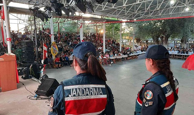 Festivalde sahneye çıkan jandarma 2 bin kişiye KADES eğitim verdi