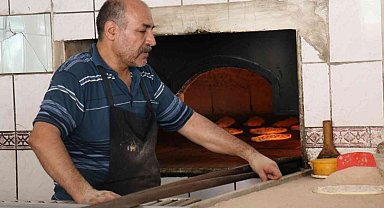 Fırıncıların 400 derece ateşin karşısında ekmek mücadelesi