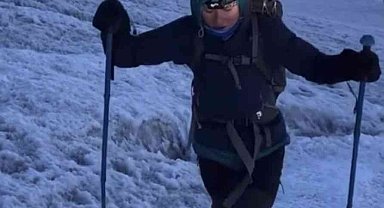 Fransız çift Ağrı Dağı'nın zirvesine ulaştı