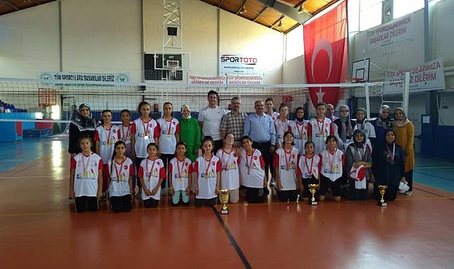 Gediz'de voleybol turnuvası