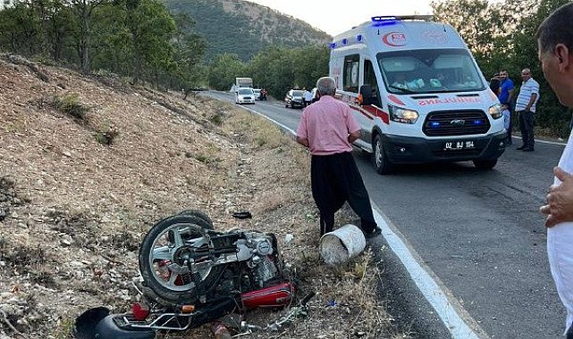 Gelin aracının çarptığı motosiklet sürücüsü ağır yaralandı