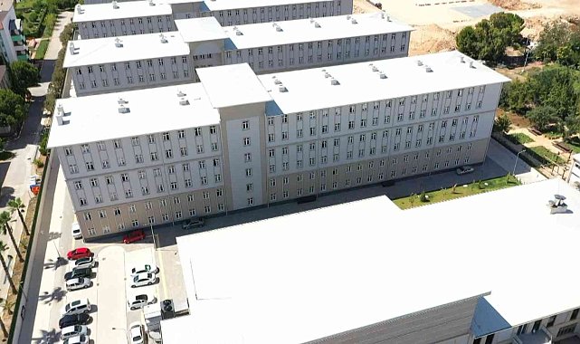 Gençlerin otobüs bileti parasına Antalya'daki 5 yıldızlı tatili, turistleri kıskandırıyor