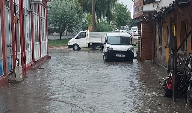 Gönen'de Fırtına ve Yağış Etkili Oldu