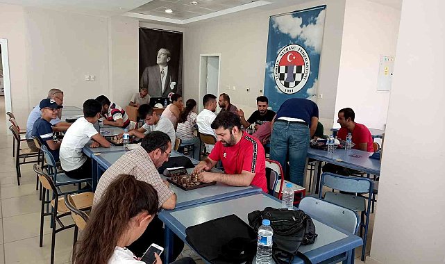 Görme engelliler satranç müsabakaları yapıldı
