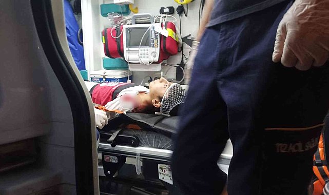 Hafif ticari araç elektrikli bisiklete çarptı: 1 yaralı