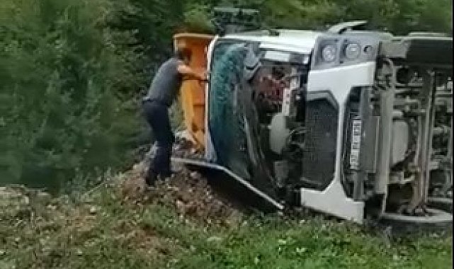 Hafriyat kamyonu devrildi: 1 yaralı