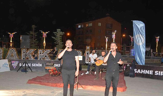 Hakkari'nin ünlü sanatçıları kent parkta sahne aldı
