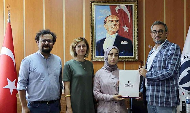 Halı tasarımı öğrencilerine ödül