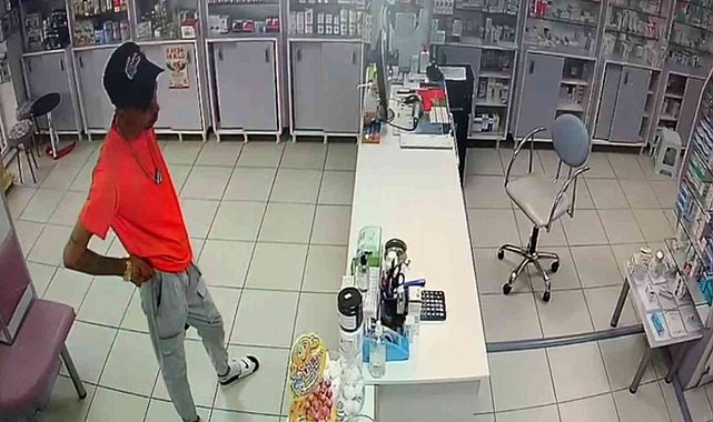 Hasta gibi geldi, sadaka kutusu ve telefonu çaldı