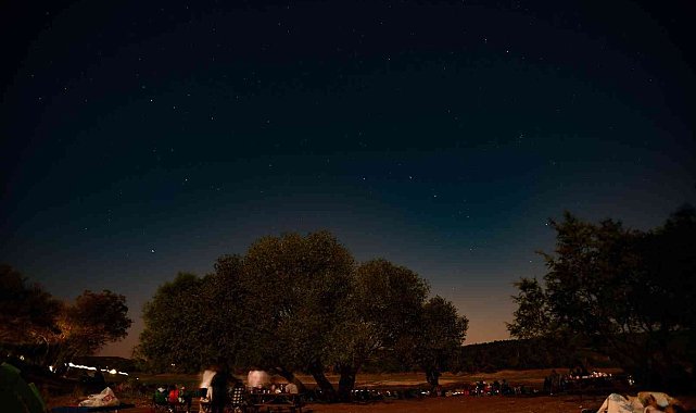 Heyecan içinde Perseid meteor yağmurunu izlediler