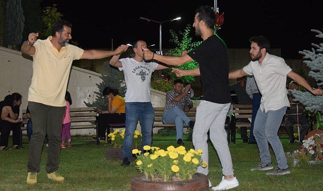 Huzurevi sakinleri folklor ekibiyle Ankara havası oynadı