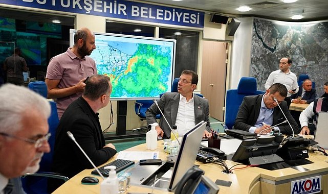 İBB Başkanı İmamoğlu: "İstanbul'da 5 bin 890 personelimizle, 2 bin 135 araçla vatandaşımızın hizmetindeyiz"