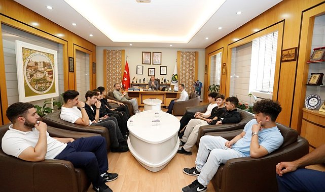 İngiltere'de yaşayan Türk öğrenciler, kültürlerini öğreniyor
