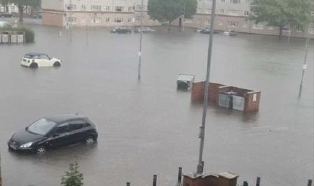 İngiltere'yi sel vurdu