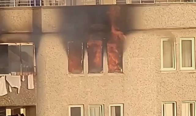 İstanbul'da daire alev alev yandı: Panik anları kameraya yansıdı