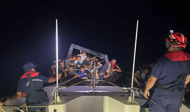 İzmir açıklarında 33 düzensiz göçmen kurtarıldı