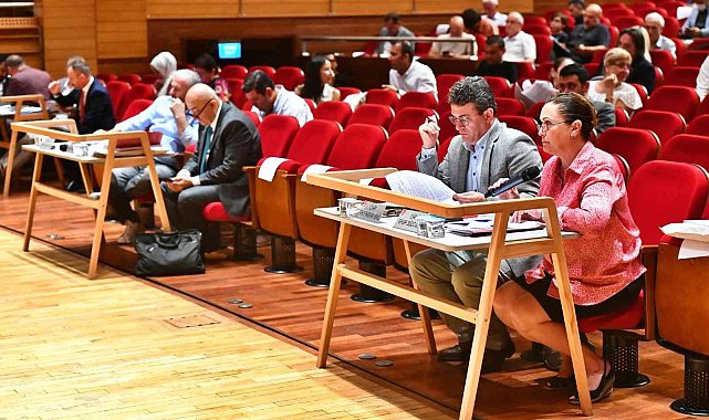 İzmir Büyükşehir Belediyesi depremzedelere desteği sürdürüyor