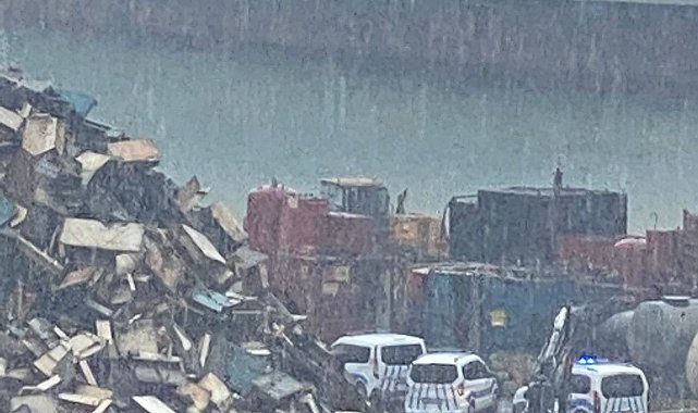 İzmir'de deniz kıyısında erkek cesedi bulundu