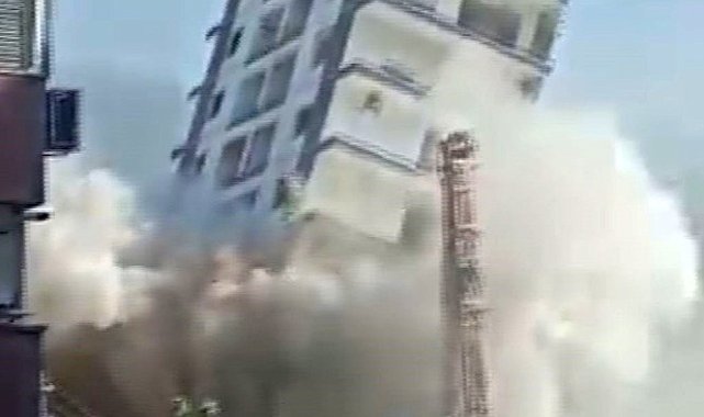 İzmir'de paniğe yol açan yıkım: 10 katlı bina böyle yerle bir oldu