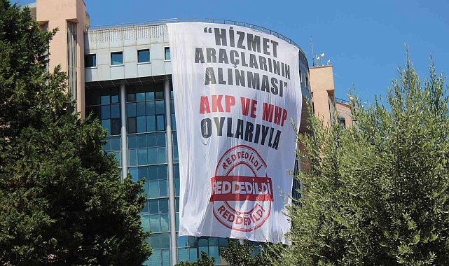 İzmit'te pankart tartışması