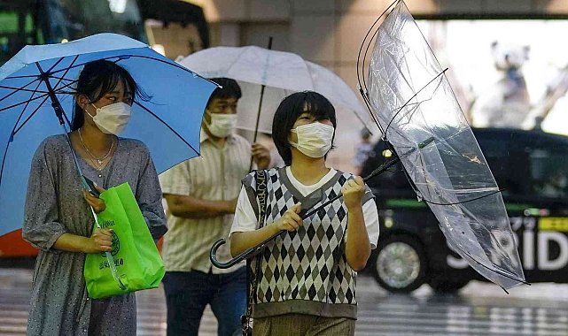 Japonya'da Meari Tayfunu alarmı