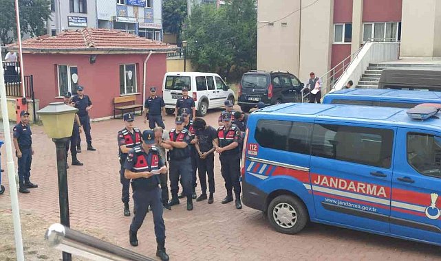 Kablo çalarken suçüstü yakalandılar