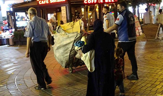 Kadın dilenci zabıtaya aynı yerde ikinci kez yakalandı, yine para cezası kesildi