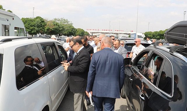 Kapıkule'de gurbetçi aile İYİ Parti'ye Cumhurbaşkanı Erdoğan'ın konuşmasıyla cevap verdi