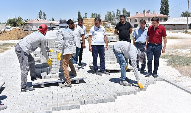 Karatay'ın dört bir tarafında parke yol çalışmaları sürüyor