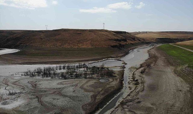 Kars'ta baraj gölü kurudu