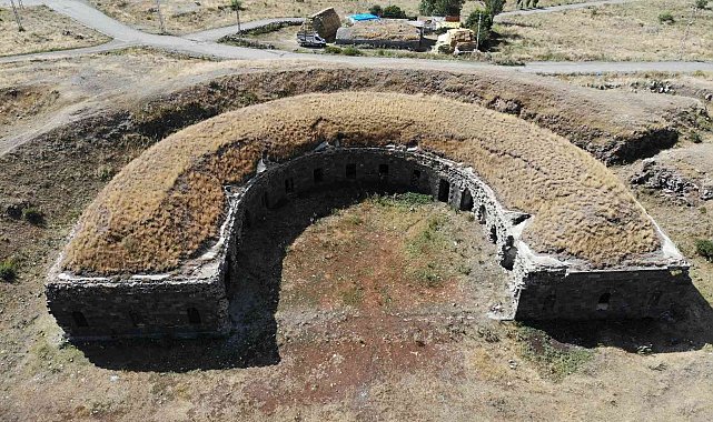 Kars'ta bir tarih gözler önünde yok oluyor