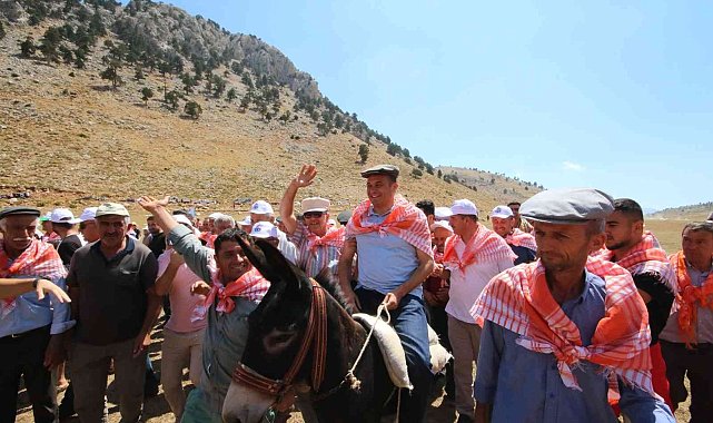 Kaş'ta Gömbe Yörük Şenliği yapıldı