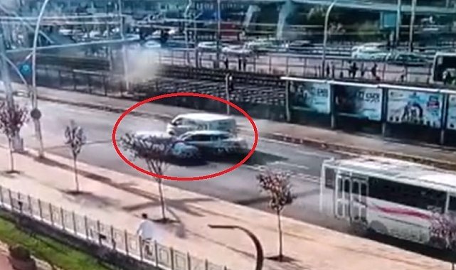 Kaza yapmamak için direksiyonu çevirdi, karşı yönden gelen araca çarptı: 1 yaralı