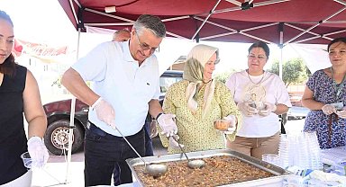 Kemer Belediyesinden aşure ikramı