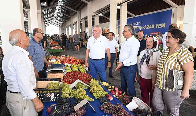 Kemer Belediyesinden vatandaşlara ve turistlere aşure ikramı