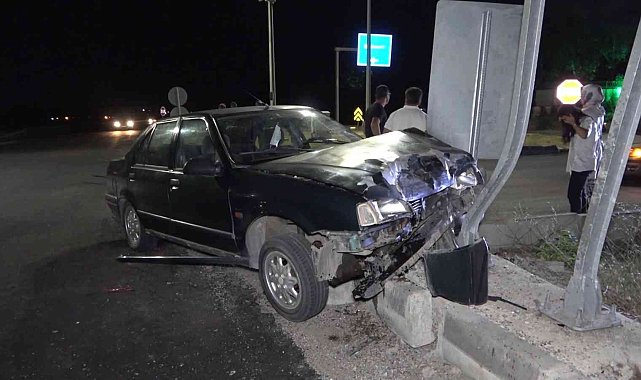 Kırıkkale'de iki otomobil çarpıştı: Aynı aileden 5 kişi yaralandı