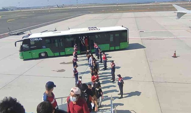 Kırklareli'nde yakalanan 227 kaçak göçmen sınır dışı edildi