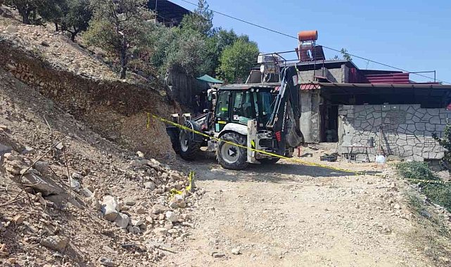 Kocasını tüfekle kızını zehirleyerek öldürmüş
