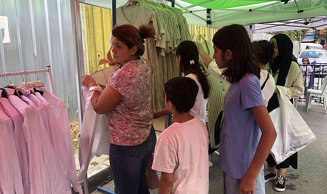 Küçükçekmece'de ihtiyaç sahiplerine kıyafet yardımı yapıldı