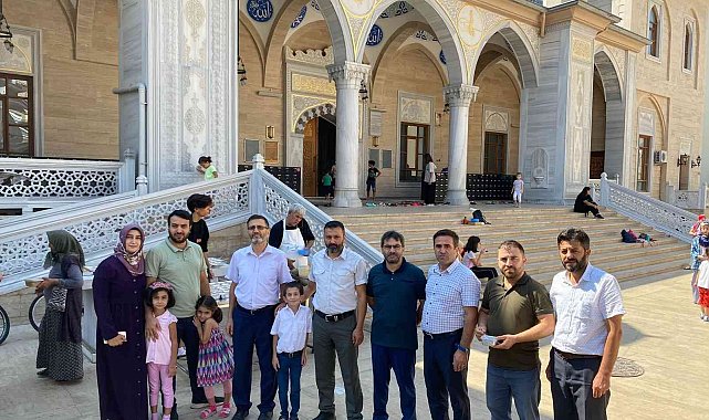 Kur'an kursu öğrencileri ve velilerinden aşure hayrı