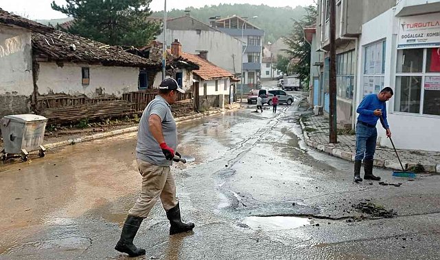 Kuvvetli yağış su taşkınlıklarına sebep oldu