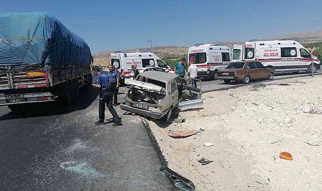 Malatya'da iki otomobil çarpıştı: 12 yaralı