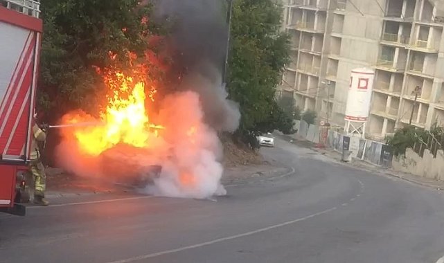 Maltepe'de seyir halindeki araç alev alev yandı