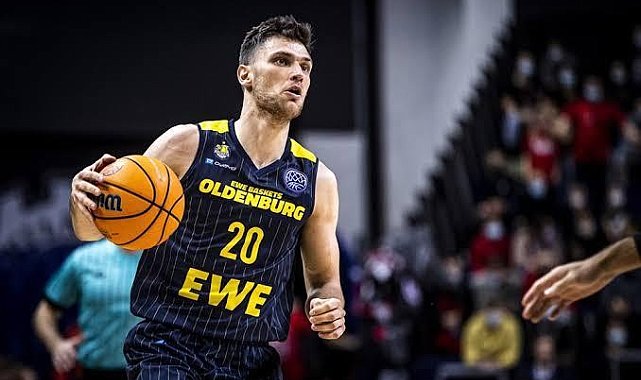 Manisa BBSK Michal Michalak'ı renklerine bağladı