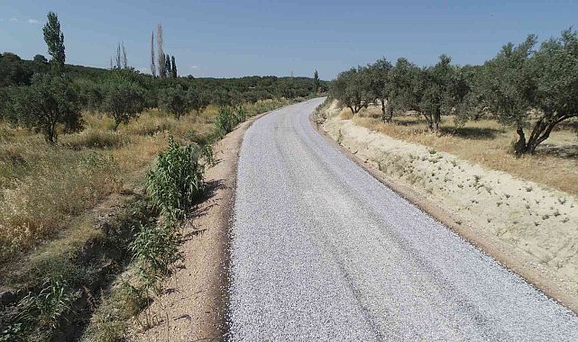 Manisa'da 320 personel ve 259 araçla yol yapım çalışmaları devam ediyor