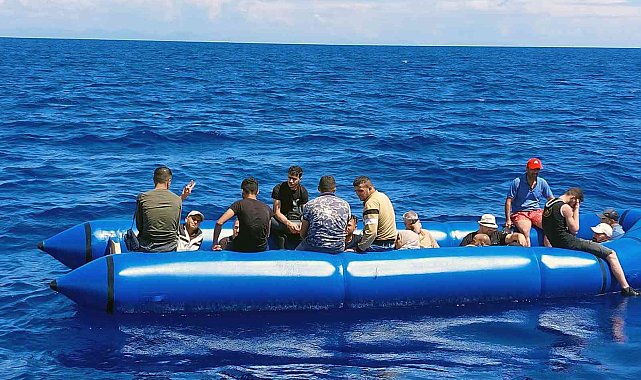Marmaris'te 18 düzensiz göçmen kurtarıldı