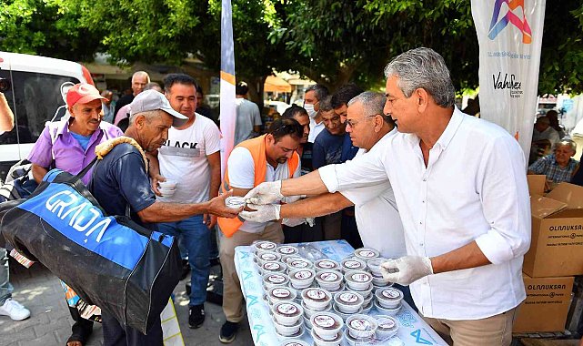 Mersin'de 20 bin paket aşure dağıtıldı