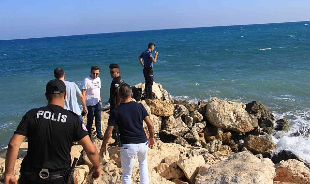 Mersin'de denize giren iki arkadaştan biri boğuldu, diğeri yoğun bakıma alındı